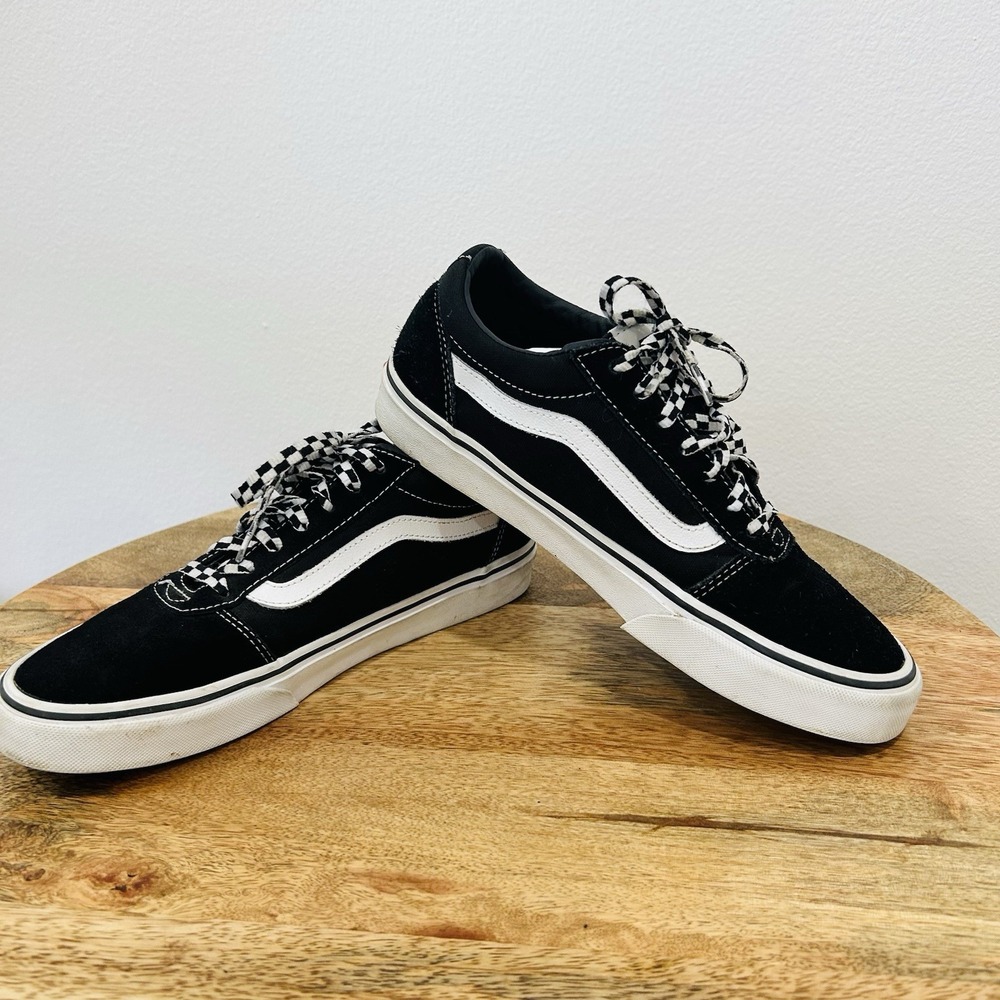 Vans Old Shook Black & White Suede Skate Shoes Sneakers Men's 8 EUC